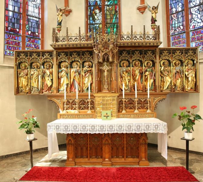 Brueder Kirche - Altar
